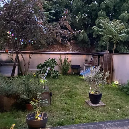 Superbe 3 Piece Jardin Apartment Les Lilas